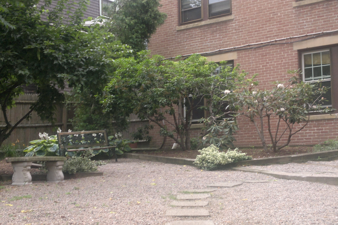 Courtyard - Spacious 2 bedroom, 1 bathroom apartment at Cleveland Circle, NO BROKER FEE