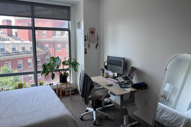 Study desk - (August Sublet) Cozy studio close to campus and Charles river Apartments