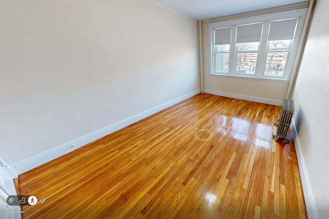 Hub Realty - Across from BC shuttle, front facing 2 bedroom split with large kitchen Apartments