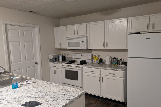 Kitchen - Anthrop Pointe Apartments