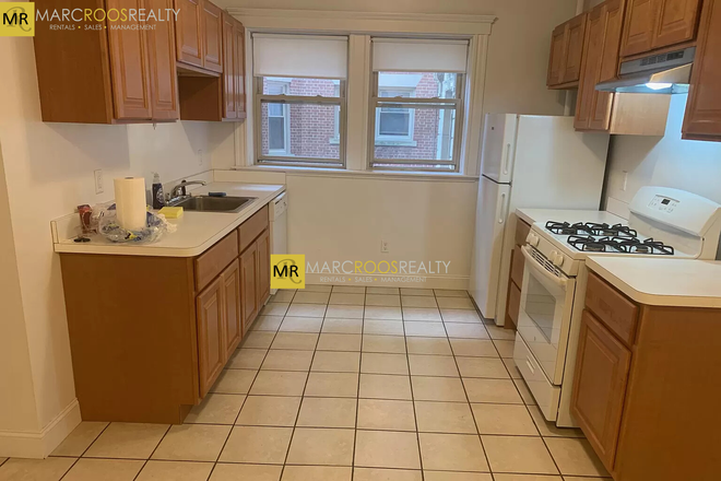 Kitchen - CAMBRIDGEPORT-CENTRAL SQ OUTSTANDING 2 BED **APRIL 1ST MOVE IN** Apartments