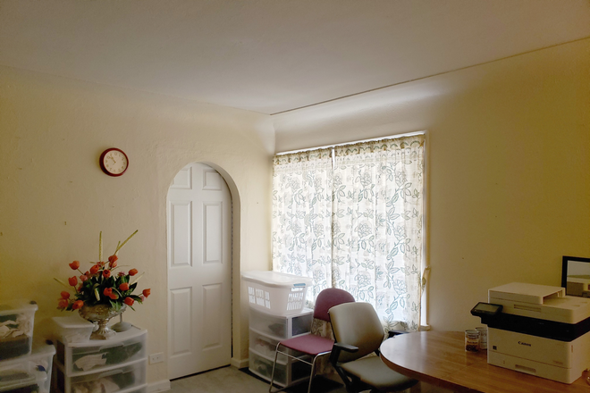 Living room - ►🏠Furnished suite in a 3-Bedroom Duplex - Female Roommate Needed- 10 mins' walk to DU Duplex