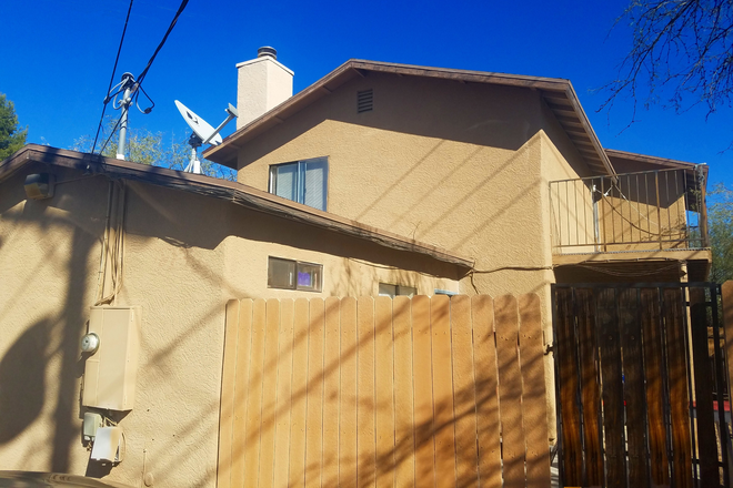 Fully Fenced yards - Large Bedroom with 2 Large Yards and tons of Parking House