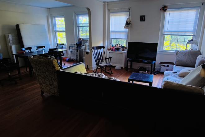 Living room - Wyman Park Apartments