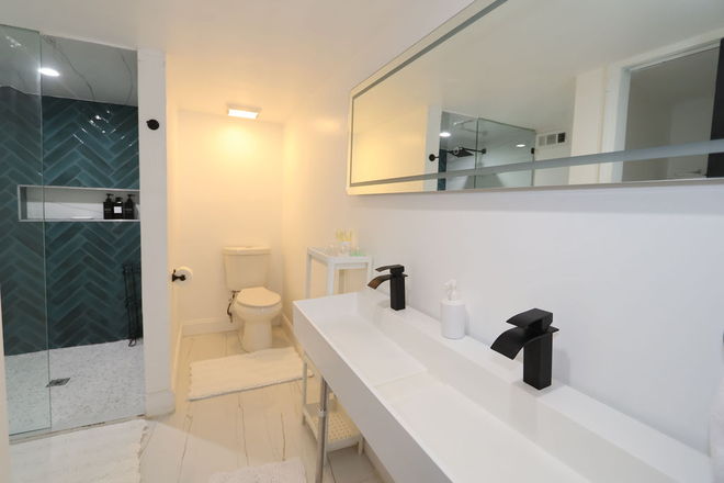 Bathroom - Quiet Private Clean Suite Decatur Near Emory and Hospital CDC House