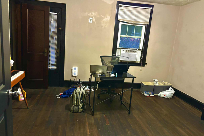 Bedroom - Sublease near Campus