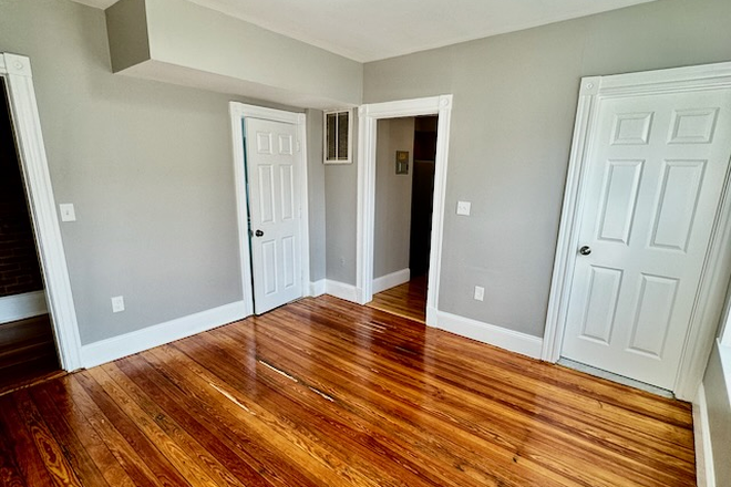 1 - SEPT 2026 – Updated Allston 4 Bed / 1.5 Bath with Modern Kitchen! No Broker Fees! Apartments
