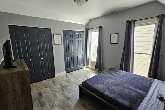 Bedroom - Private Fully Furnished Room with All Amenities & Services Included Townhome