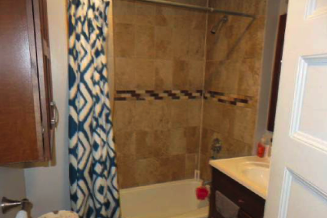 Bath - 3 bed 1 bath Mission Hill, No Brokers Fee!!! Apartments