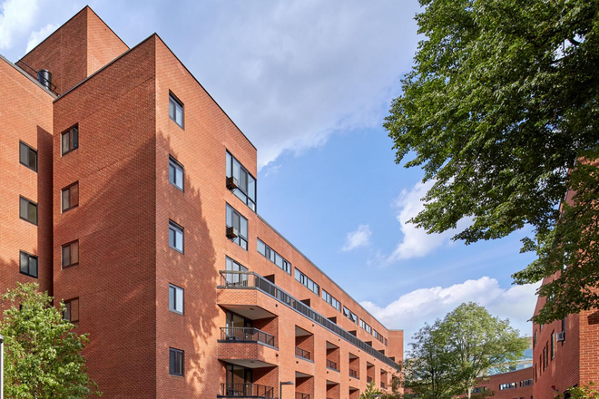 Outside view - 2 Soldiers Field Park (2B2B)