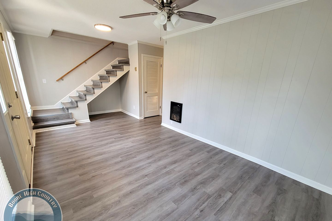 Photo - 243 Bamboo Road - 243 Bamboo Rd: 2bd/1.5ba - Close to Watauga Medical Center! Pet Friendly! Apartments