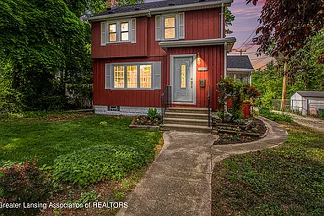 beautiful home - 1015 Short Street East Lansing, One Block Off Campus, Plenty of Parking House