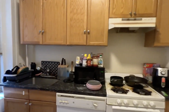 Kitchen - Spacious Room Near NU Campus Apartments