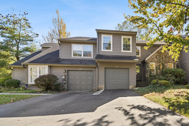 Exterior view - 3BR thome-Brookline Ct-Princeton