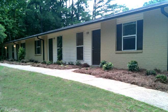 picture from the outside. We would be in one of the corner units. - 1 Roomate Needed for Pinegrove Apartment