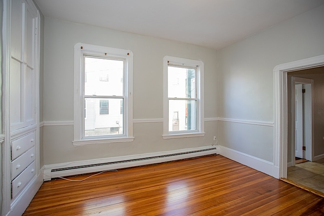 . - STUNNING 3 BED / NO BROKER FEE!! Apartments