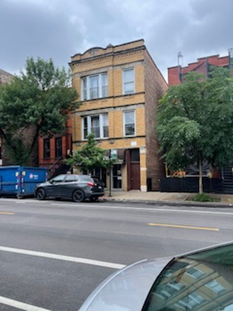 Street - 5 Min. walk to UIC  Medical, Dental & Pharmacy School, Washer & Dryer in Building,1 block-Starbucks Apartments