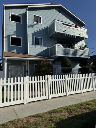 front of building - City View Apartments in Long Beach - 30 minutes from campus