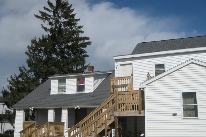 outside - 4 BEDROOM APARTMENT ROOMS AVAILABLE IN HADLEY MA VERY QUIET PLACE