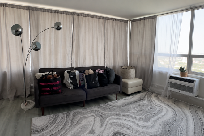 Room available for rent (Living room) - Looking for One More Female Roommate in Edgewater Apartments