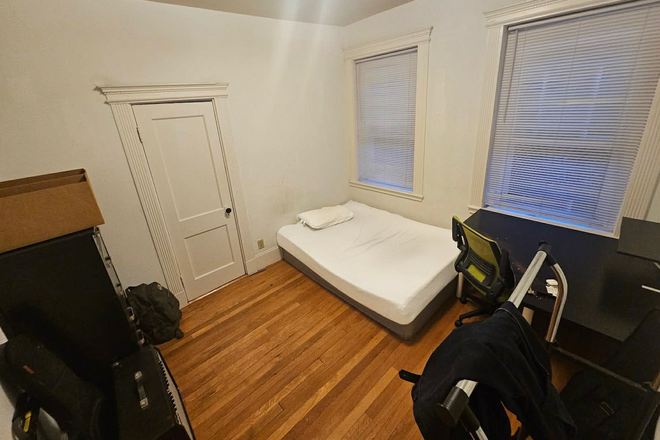 Bedroom - Summer Sublet 28 Westland June-August Apartments