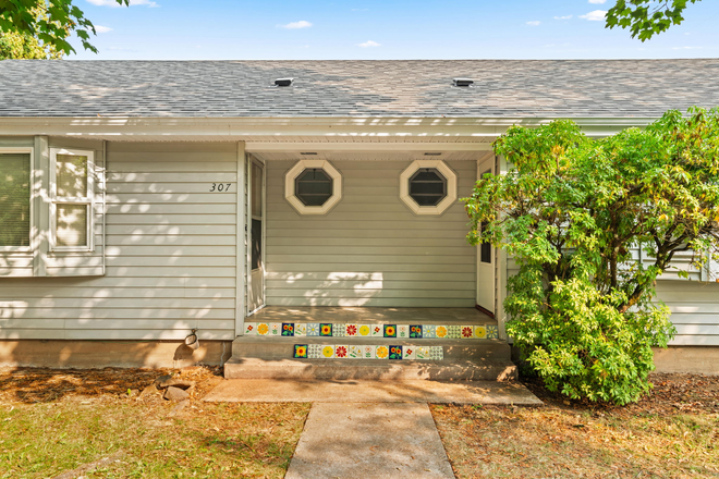 Front of House - Now Ready! Newly Updated, Country-Feel, Close In, Two Units, Garage, Pets! Duplex