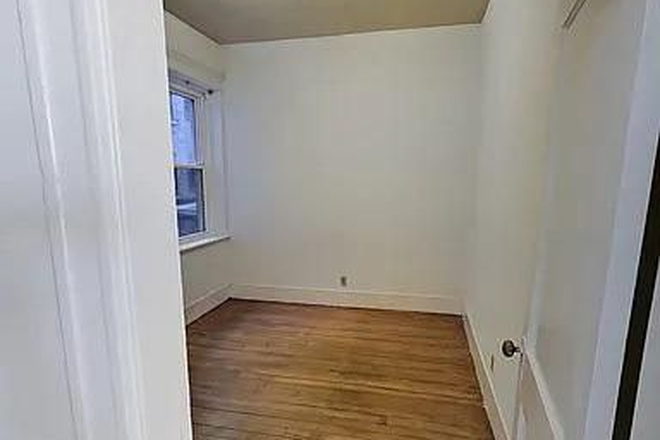 Small Bedroom - Looking for one roommate, 3B1B close to campus, no broker's fee, convenient! Apartments