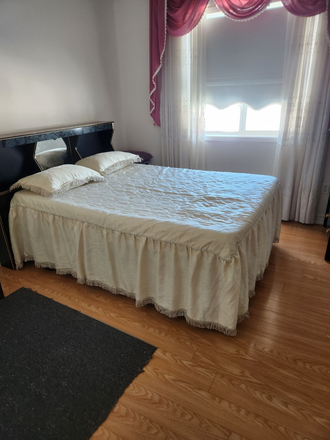 Private Bedroom (Double bed) - Private room in Samuel Teitel Court, Scarborough! Furnished+Utils! House