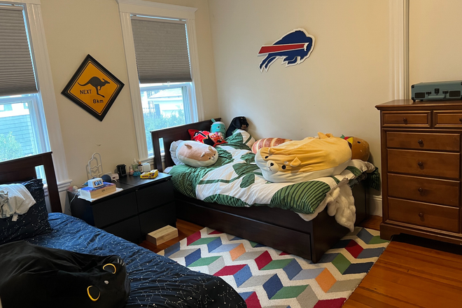 Bedroom 2 - 2 bedroom in classic 2-family on quiet, tree-lined street Duplex