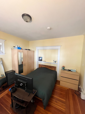 Bedroom - Townhouse close to campus, green/red lines, Davis Square