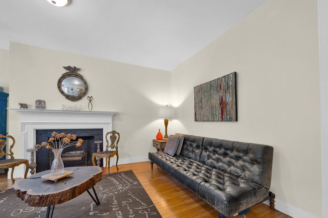 Unit 1 located on Chauncy St in Harvard Square - Beautiful 1 bed in Harvard Square Condo