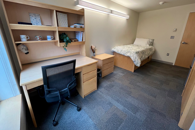 Bedroom - Ashdown House: Spacious Furnished Room in 3BR Suite (Summer Sublet)