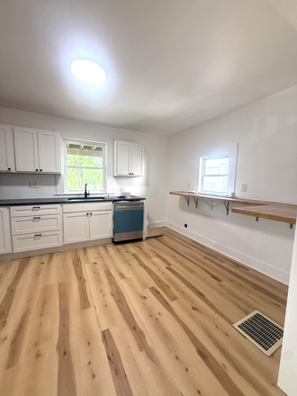 Kitchen - Newly Renovated 6 bed 3 bath house