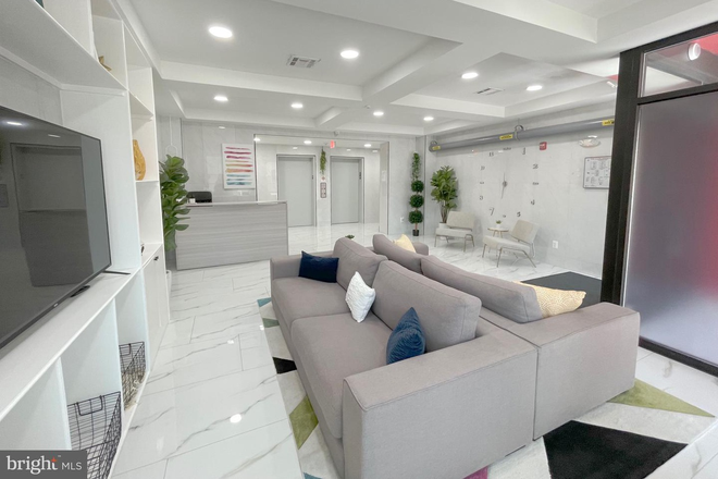 Lobby photo - 3 Bed/ 2 bath Perfect for sharing! Condo