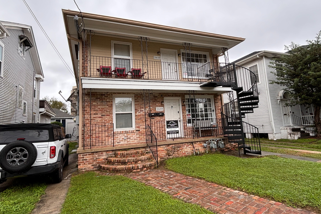 Outside street view - 2608 Calhoun -- Modern house located next to Tulane's Uptown campus