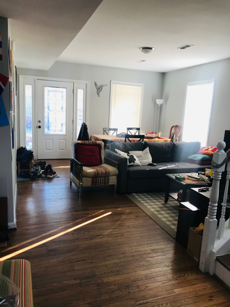 LIVING ROOM - Renovated 5 Bedroom 3 bath, 5 parking spaces and walking distance to UMD bus stop House