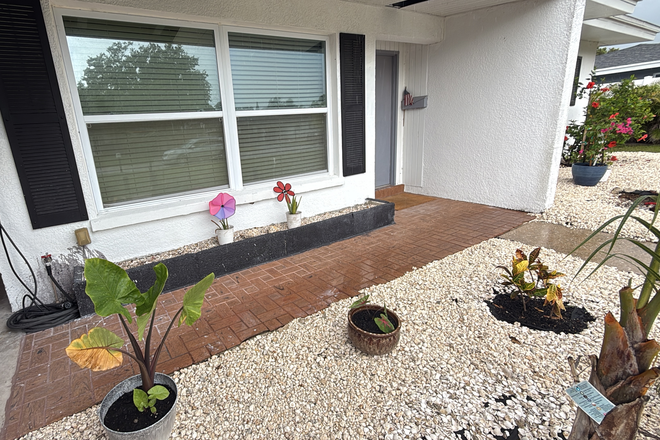 Independent Door for the Main House - Cozy 1-bed/1-bath in Kensington Park near campus. Perfect for students or staff!