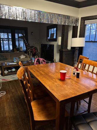 Dining - House Close to campus