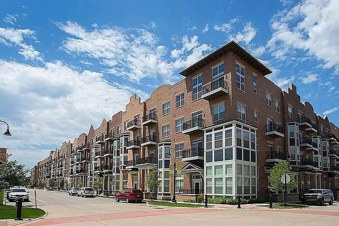 outside - 2 bedroom 2 bath loft style condo in heart of Eddy Commons!