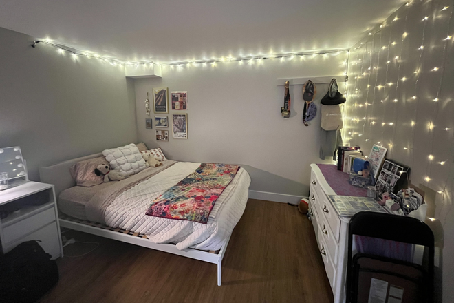 Bed and dresser - Spring 2026 Sublet - Goss Grove