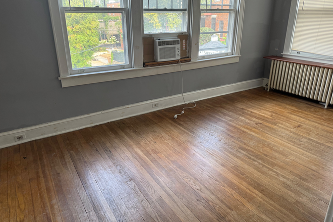 Bedroom with  Den - Unfurnished Room Available in Student Townhome