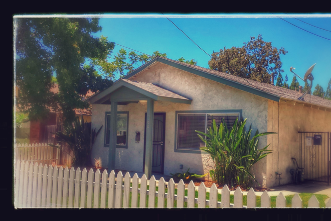 Front of house - 388 Shaffer - Student Housing House