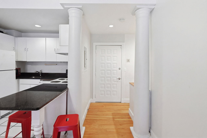 . - *NO BROKERS FEE!* 3 Bed / 1 Bath avail. 9/1/26! Apartments