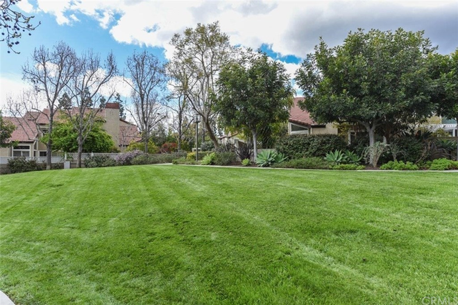 common park - 3 BED/3BATH - 5MIN WALK TO UCI/TOWN CENTER - 131 STANFORD COURT - AVAILABLE NOW!