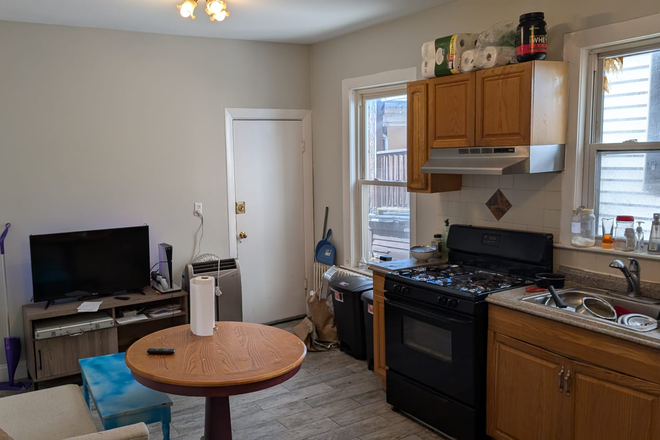 Hall - Room available at Mission Hill - Urgent Lease takeover Apartments