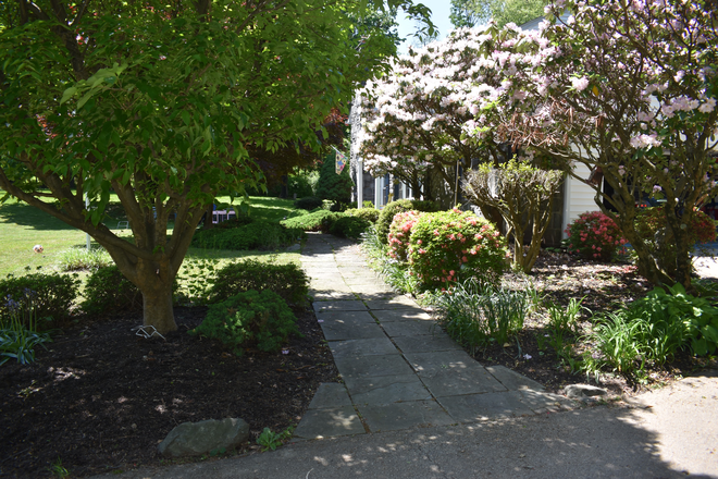 walkway to front door - 1 room for rent in beautiful home that has many amenities 4.6 miles from Villanova