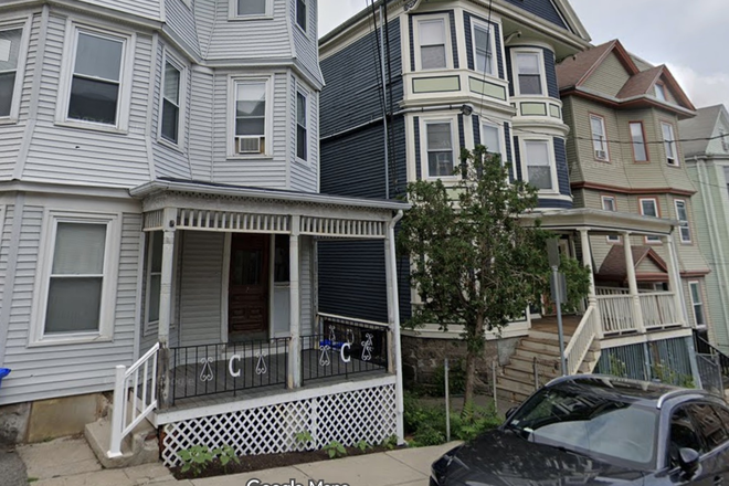 Outside street view - Apartment in Mission Hill