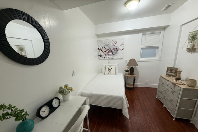 Bedroom - Affordable Private Girl room Downtown - Top Floor and Furnished