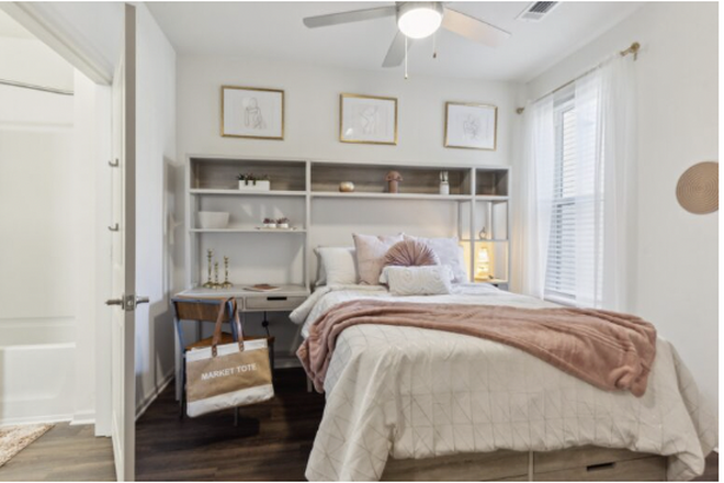 Spacious private bedroom - Rush Student Living.