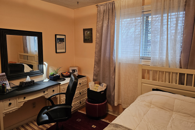 Bedroom A: $1,180 Private room with Double sized bed - (FOR MALES) Private rooms for rent in a shared house at Marlene Court